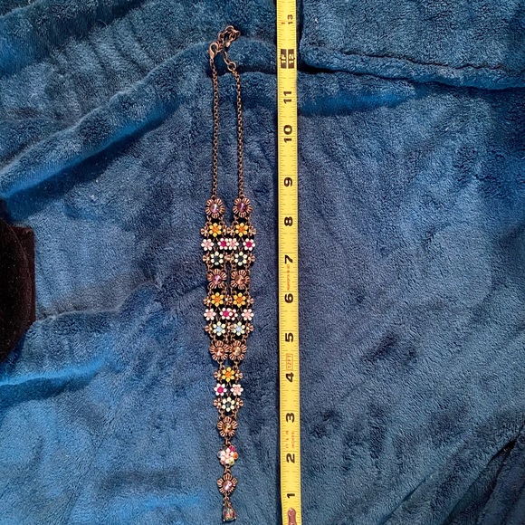 Gorgeous Floral Necklace - Picture 3 of 3